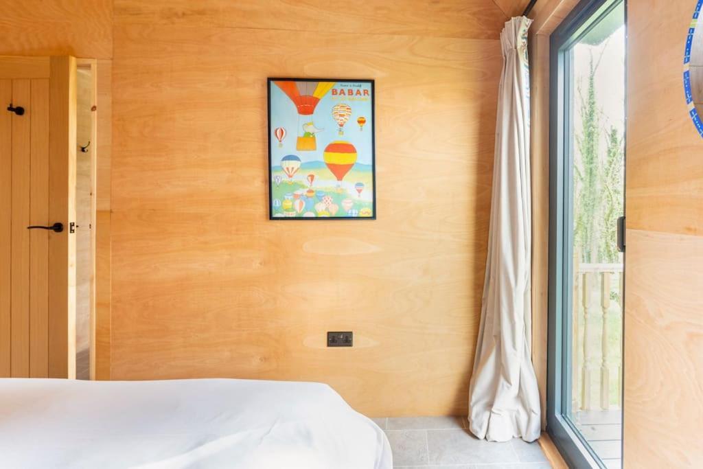 With A Spectacular Outlook Holiday home Dorchester